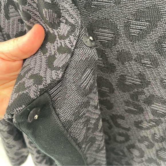 Ming Wang Women Animal Leopard Print Cardigan Jacket Size 0X Blue Black Collar - Picture 7 of 10